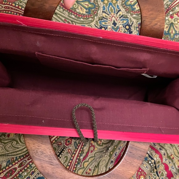Seattle Boutique Red Wood Purse with Cloth Lining Wood Handle EUC!! - Picture 7 of 10